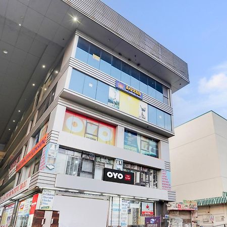 Hotel O Day Night Rooms Surat Exterior photo