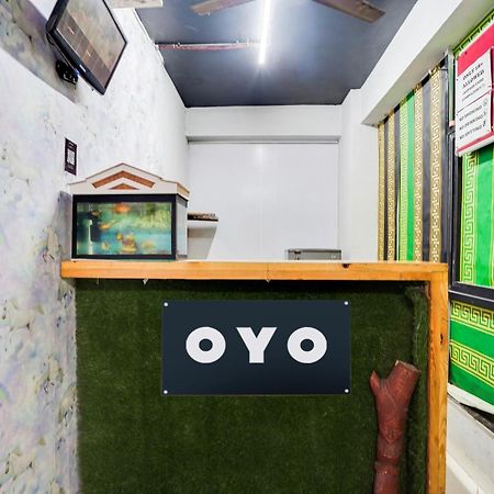 Hotel O Day Night Rooms Surat Exterior photo