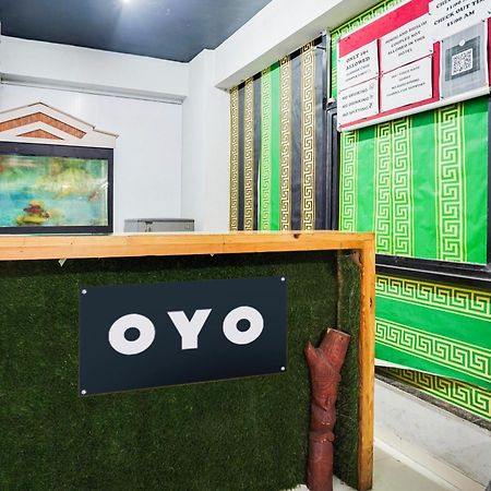 Hotel O Day Night Rooms Surat Exterior photo