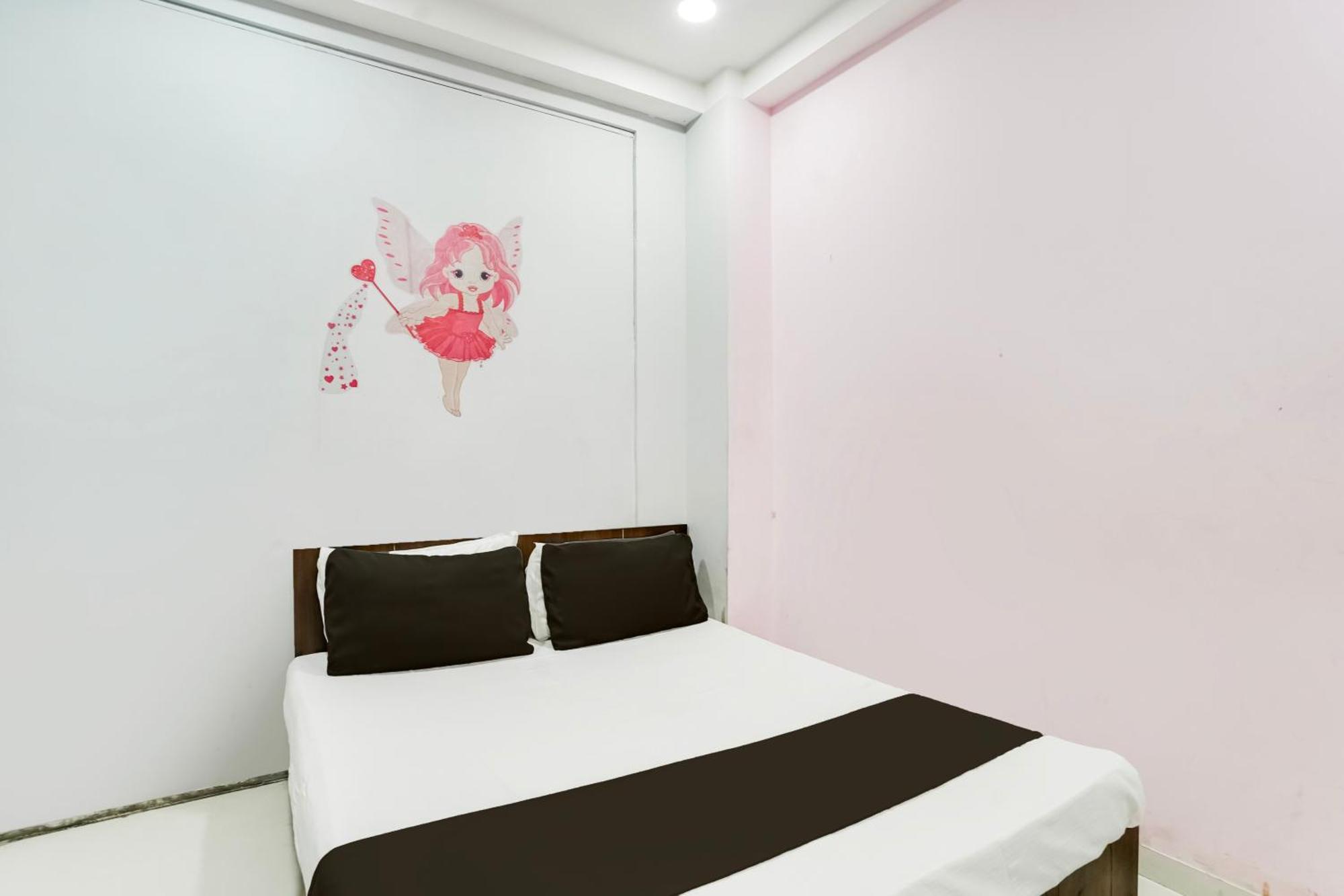 Hotel O Day Night Rooms Surat Exterior photo