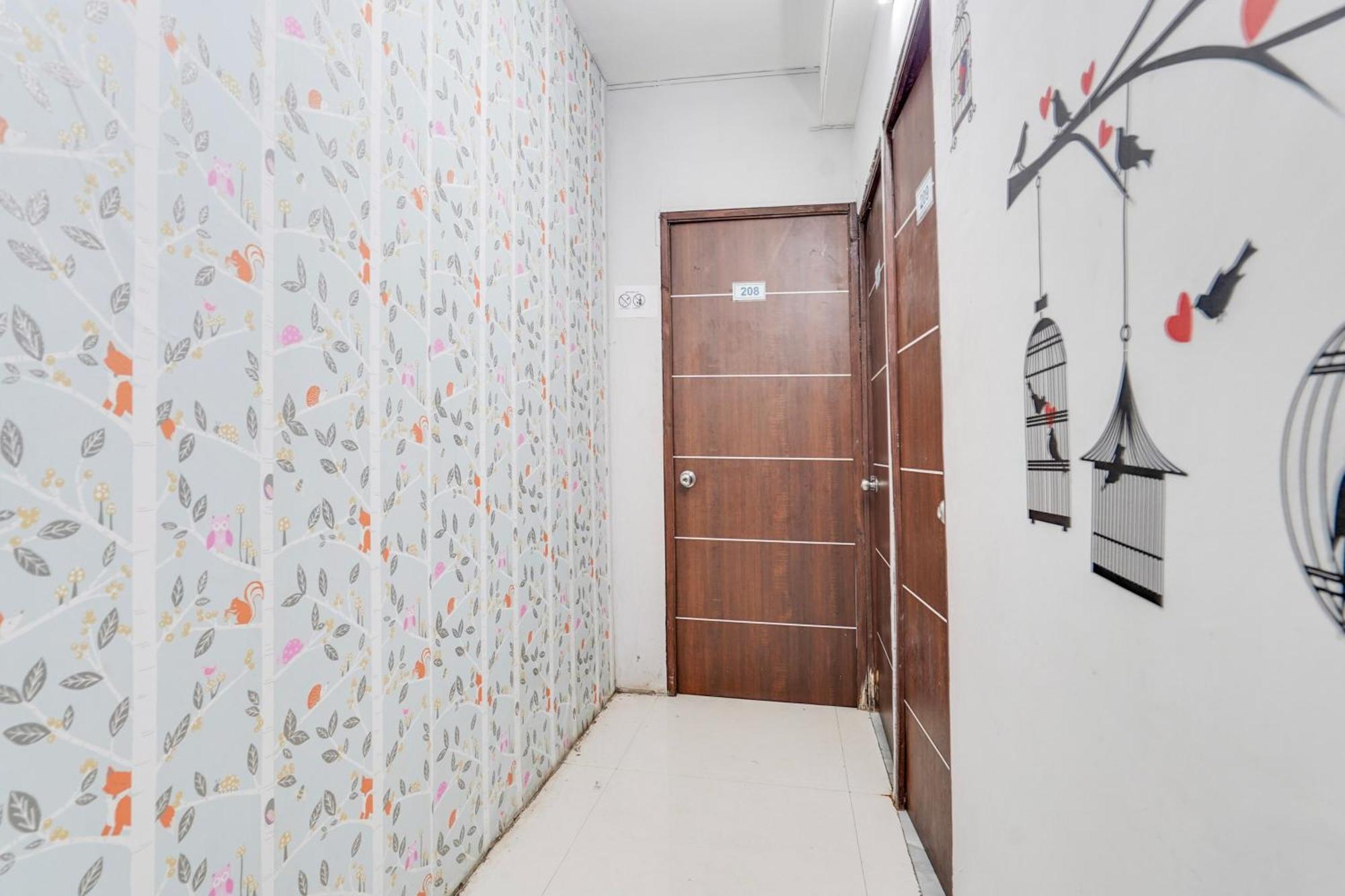 Hotel O Day Night Rooms Surat Exterior photo