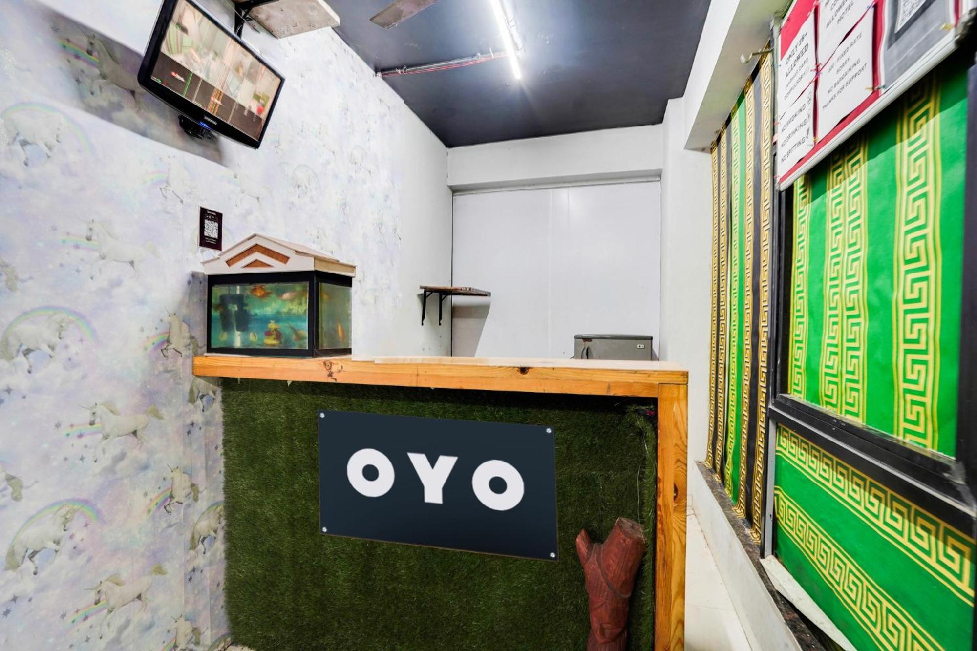 Hotel O Day Night Rooms Surat Exterior photo