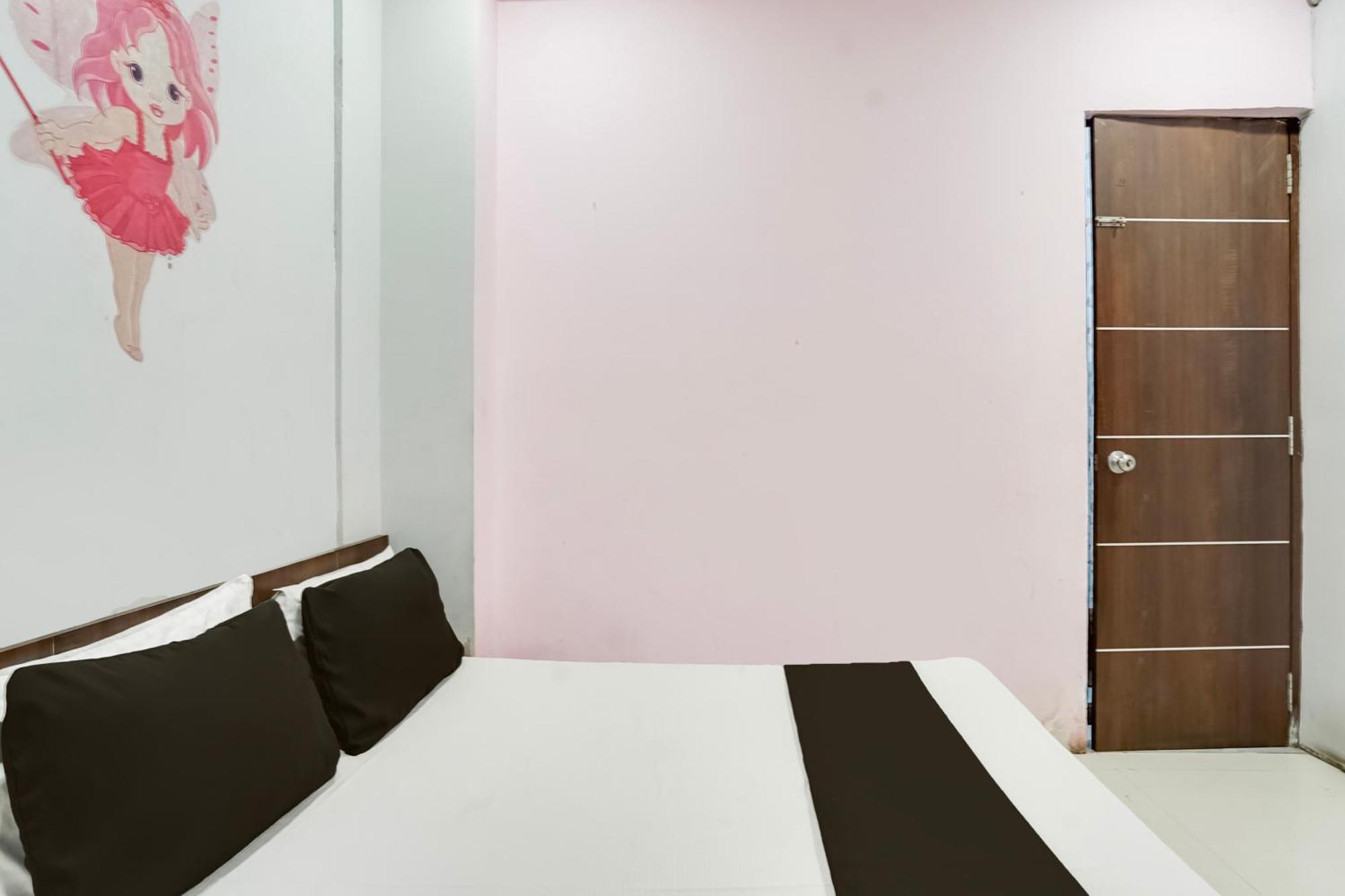 Hotel O Day Night Rooms Surat Exterior photo