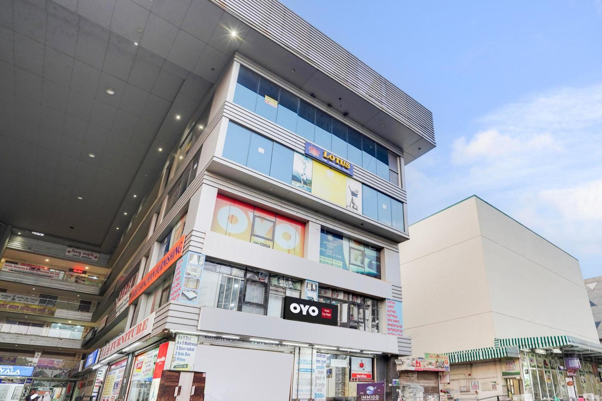 Hotel O Day Night Rooms Surat Exterior photo